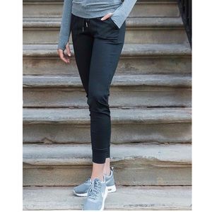 ZYIA Black Unwind Jogger (Large)